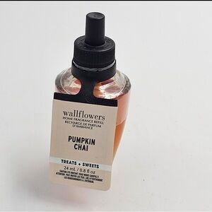Bath & Body Works Wallflowers Pumpkin Chai Refill - Orange & Black